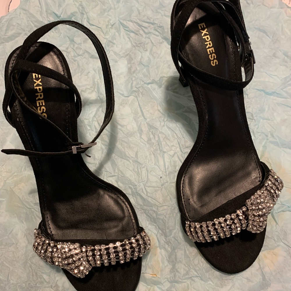 Express Elegant Black Heels with Sparkling Accents